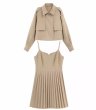 画像1: Women's  loose short lapel khaki jacket suspenders pleated skirt two-piece suit set up   ショートラペルベージュジャケットサスペンダープリーツスカートツーピーススーツセットアップ (1)