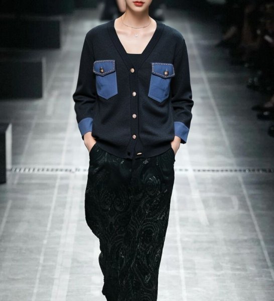 画像3: Women's Long sleeve V neck double pocket beaded slim fit commuter style knit cardigan sweater 　Vネックダブルデニムポケットビジュー長袖カーディガンセーターニット (3)