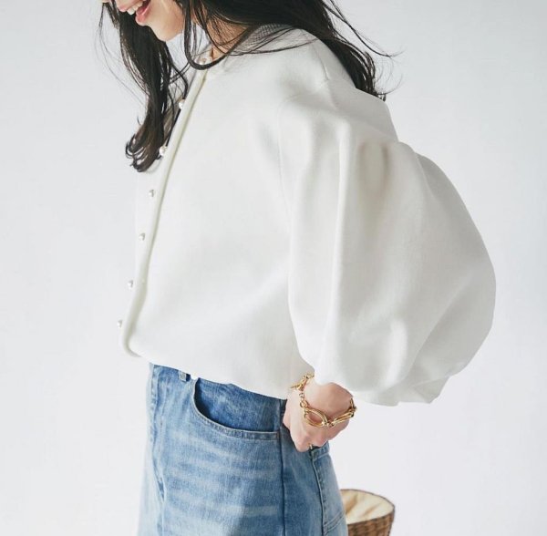 画像2: Women's Pearl button lantern sleeve cardigan that can be worn both front and back　パールボタンランタン スリーブ前と後ろの両方着用可能カーディガン (2)