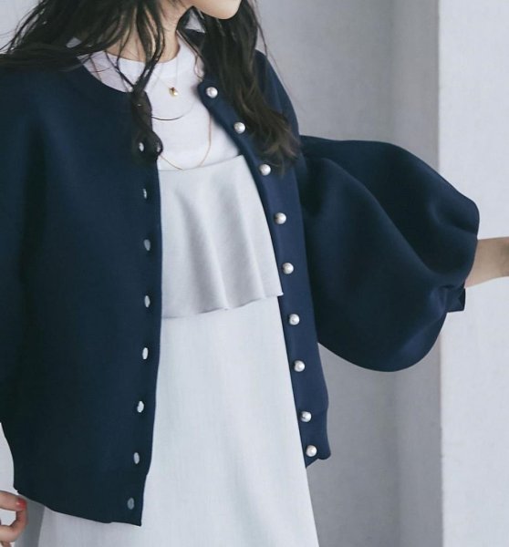 画像12: Women's Pearl button lantern sleeve cardigan that can be worn both front and back　パールボタンランタン スリーブ前と後ろの両方着用可能カーディガン (12)