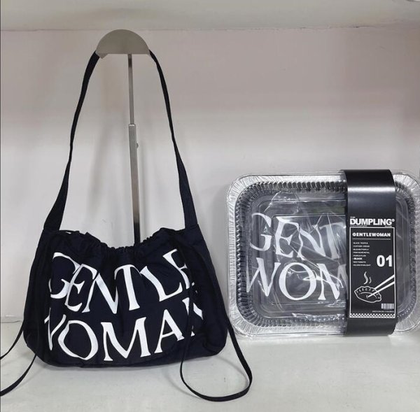 画像2: Gentlewoman Logo Dumpling Drawstring Shoulder Underarm Backpack Bag　ユニセックス男女兼用Gentlewomanロゴ巾着ショルダートートアンダーアームパックバッグ (2)
