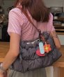 画像16: Waterproof lightweight pleated gathered handle leather underarm tote shoulder bag　ユニセックス男女兼用防水軽量プリーツギャザーハンドルレザーアンダーアーム トートショルダーバッグ (16)