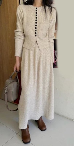 画像6: Women's French round neck single-breasted slit long sleeve sweater and A-line long skirt set set up  フレンチラウンドネック シングルブレスト スリット 長袖セーター＆Aラインロングスカートスーツセットアップ (6)