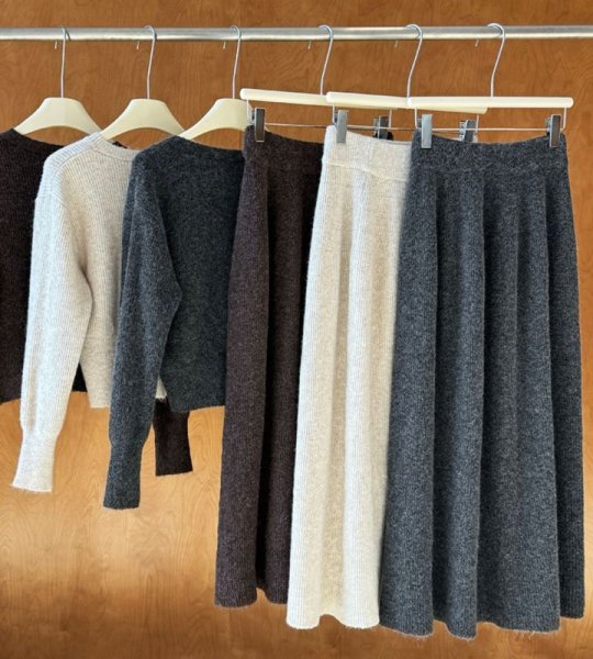 画像10: Women's French round neck single-breasted slit long sleeve sweater and A-line long skirt set set up  フレンチラウンドネック シングルブレスト スリット 長袖セーター＆Aラインロングスカートスーツセットアップ (10)