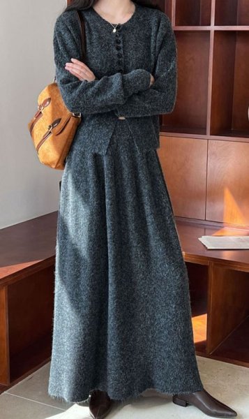 画像4: Women's French round neck single-breasted slit long sleeve sweater and A-line long skirt set set up  フレンチラウンドネック シングルブレスト スリット 長袖セーター＆Aラインロングスカートスーツセットアップ (4)