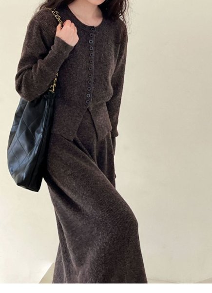 画像3: Women's French round neck single-breasted slit long sleeve sweater and A-line long skirt set set up  フレンチラウンドネック シングルブレスト スリット 長袖セーター＆Aラインロングスカートスーツセットアップ (3)