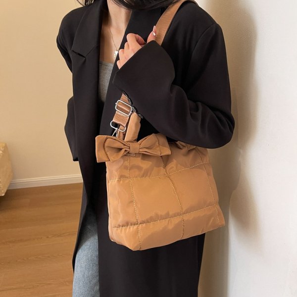 画像10: Down quilted ribbon tote shoulder crossbody bag　ユニセックス男女兼用ダウンキルティングリボントートショルダークロスボディバッグ (10)