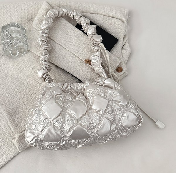 画像6: Quilted Down Single Shoulder Underarm Crossbody Bag handbag 　ユニセックス男女兼用キルティングダウンシングルショルダーアンダーアームクロスボディバッグ (6)