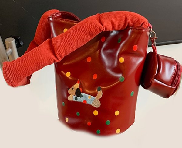 画像6: Illustration Dog Embroidery Leather Crossbody Bag Tote Shoulder Bag Down Handle 　ユニセックス男女兼用イラストドッグ刺繍レザークロスボディバッグトートショルダーアンダーアームバッグハンドルダウン (6)