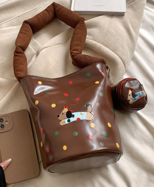 画像5: Illustration Dog Embroidery Leather Crossbody Bag Tote Shoulder Bag Down Handle 　ユニセックス男女兼用イラストドッグ刺繍レザークロスボディバッグトートショルダーアンダーアームバッグハンドルダウン (5)