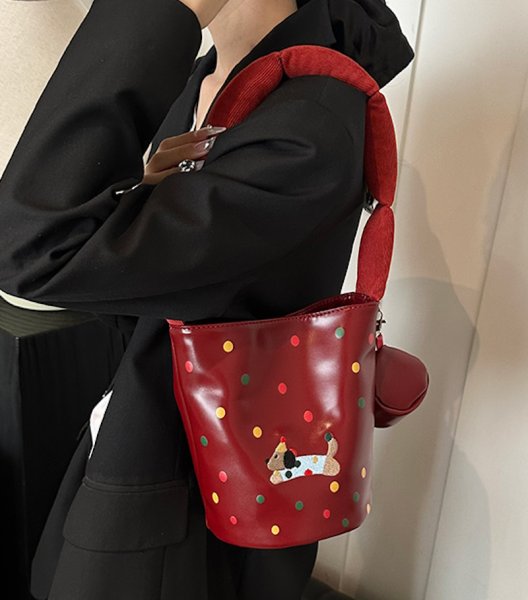 画像3: Illustration Dog Embroidery Leather Crossbody Bag Tote Shoulder Bag Down Handle 　ユニセックス男女兼用イラストドッグ刺繍レザークロスボディバッグトートショルダーアンダーアームバッグハンドルダウン (3)