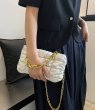 画像9: Chain Handle Quilted Leather Shoulder Tote Crossbody Bag 　ユニセックス男女兼用キルティングダウンレザークロスボディバッグトートショルダーアンダーアームバッグ (9)