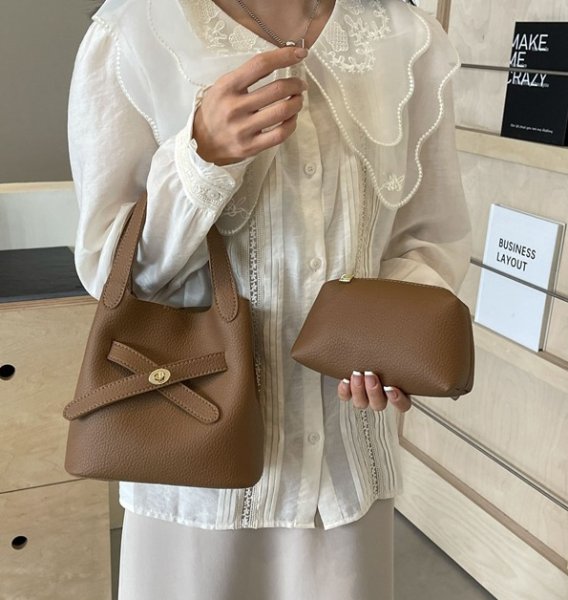 画像9: Leather Belt Bucket Tote Shoulder Crossbody Bag　ユニセックス男女兼用レザーベルトバケットトートショルダークロスボディバッグ (9)