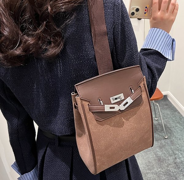画像5: Leather one-shoulder square crossbody bag　ユニセックス男女兼用レザーワンショルダースクエアショルダークロスボディバッグ (5)
