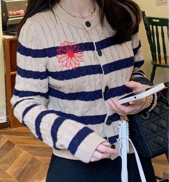 画像3: Women's Daisy Embroidered Contrast Stripe Twisted Sweater Cardigan  knit　デイジー刺繍コントラストストライプツイストニットカーディガンセーターニット (3)