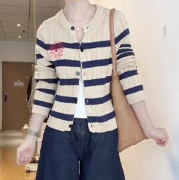 画像2: Women's Daisy Embroidered Contrast Stripe Twisted Sweater Cardigan  knit　デイジー刺繍コントラストストライプツイストニットカーディガンセーターニット (2)