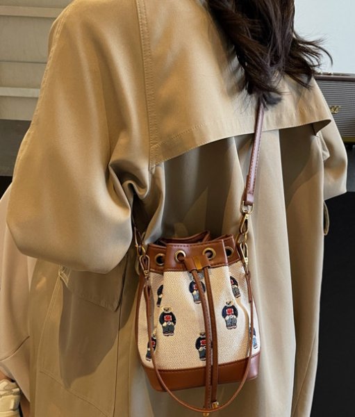 画像8: Bear Embroidery Portable Bucket Tote Shoulder Crossbody Bag　ユニセックス男女兼用ベア刺繍ポータブルバケットトートショルダークロスボディバッグ (8)