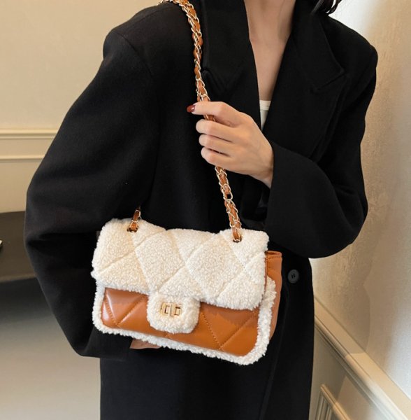 画像5: Quilted Leather & Fur Small Square  Crossbody  Tote Shoulder Crossbody Bag　ユニセックス男女兼用キルティングレザー＆ファースモールスクエアバッグクロスボディバッグトートショルダークロスボディバッグ (5)