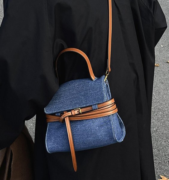 画像5: Belt-embellished denim tote shoulder underarm bag　レザーベルト装飾デニム トートショルダーアンダーアームバッグ (5)