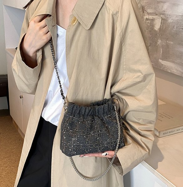 画像4: Denim x Bejeweled Denim Chain Crossbody Bag　デニム×ビジューデニムチェーンクロスボディバッグ (4)