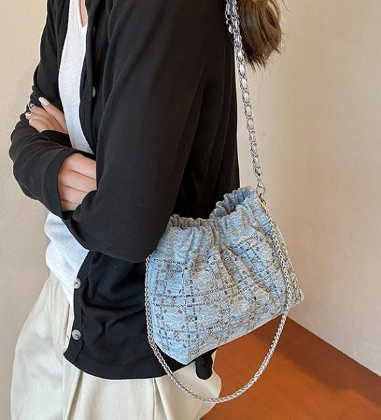 画像3: Denim x Bejeweled Denim Chain Crossbody Bag　デニム×ビジューデニムチェーンクロスボディバッグ (3)