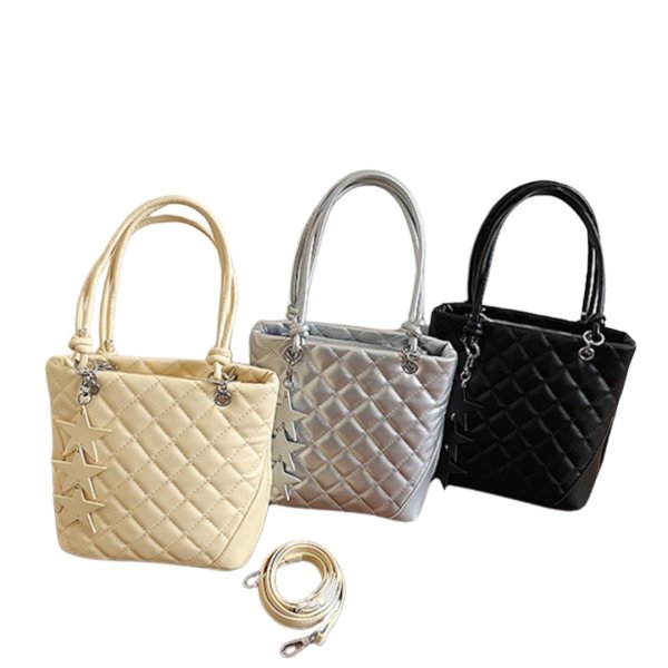 画像4: Quilted leather bucket shoulder tote crossbody bag with star charm　 キルティングレザースターチャーム付き バケットショルダートートクロスボディーバッグ (4)