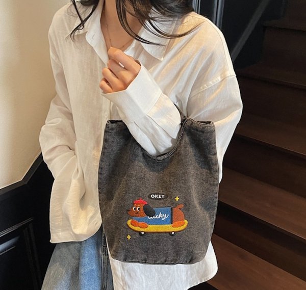 画像9: Dachshund embroidered denim tote bag   ダックスフンド刺繍デニムトートショルダーバッグ (9)