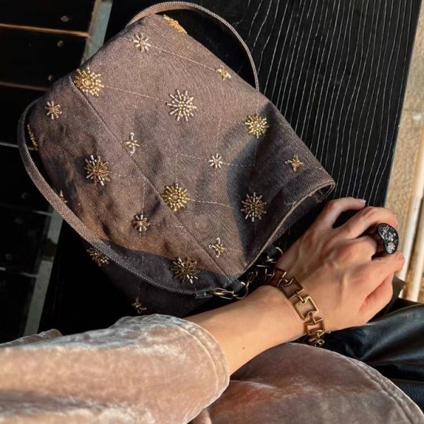 画像2: Denim bead embroidery bucket shoulder tote bag　デニムビーズ刺繍バケットトートショルダーバッグ (2)