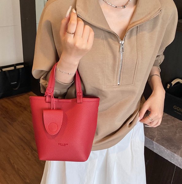 画像8: Leather Portable Bucket Tote Shoulder Crossbody Bag　レザーポータブルバケットトートショルダークロスボディバッグ (8)