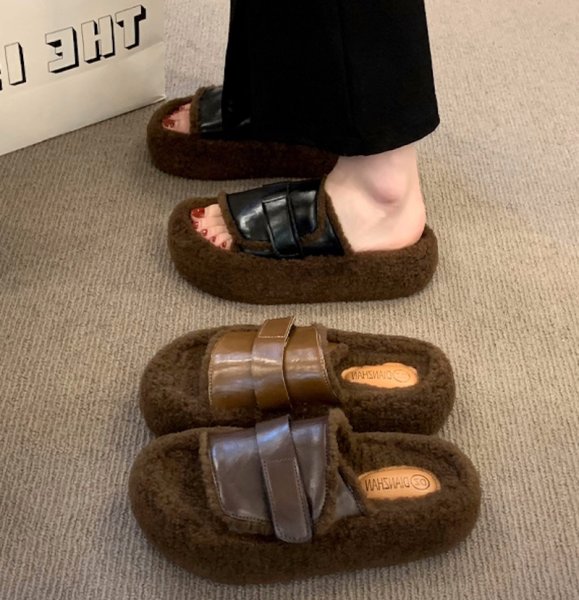 画像6: Fluffy thick-soled sandal slippers　男女兼用厚底フワフワプラットフォームレザーベルトモコモコファーサンダル　スリッパ (6)