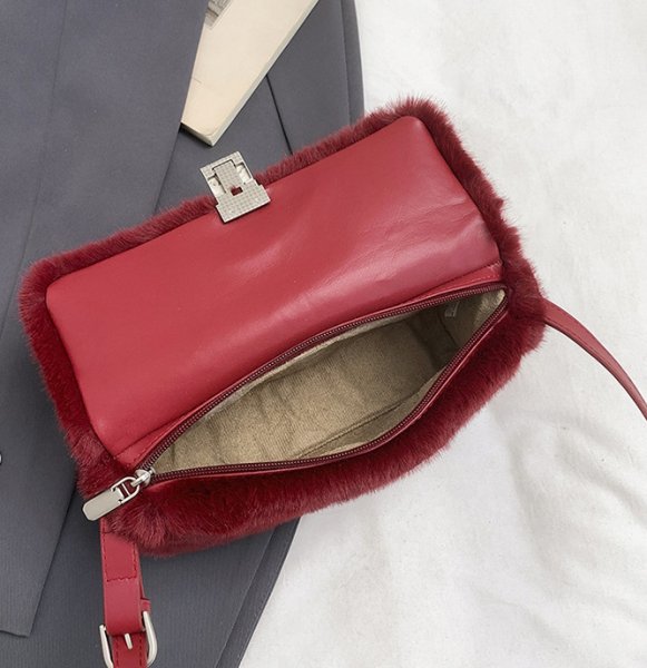 画像13: Fluffy faux fur tote shoulder underarm bag モコモコファーベーシックトートショルダーアンダーアームバッグ (13)